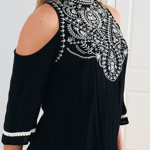 Sold on Mercari ✨Cold Shoulder Black and Ivory Top - Picture 3 of 4